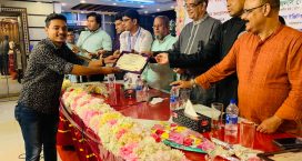 বিসিএস ল্যাপটপ বাজার সমিতির সদস্যদের মাঝে সনদ বিতরন